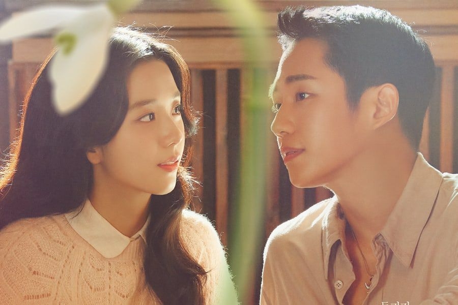 Jisoo (BLACKPINK) trao Jung Hae In ánh nhìn yêu thương trong poster phim "Snowdrop"